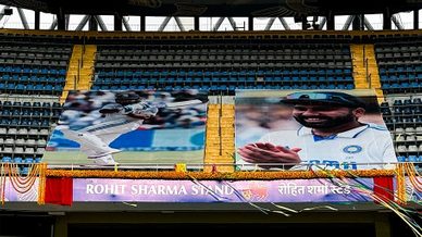 वानखेड़े में रोहित शर्मा स्टैंड को हेल्लो कहने का समय आ गया!!