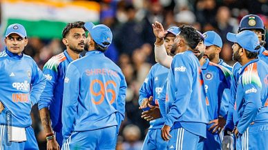 AUSvIND, दुसरा ओडीआय: शेवटपर्यंत लढा परंतु पराभवाची छाया :(