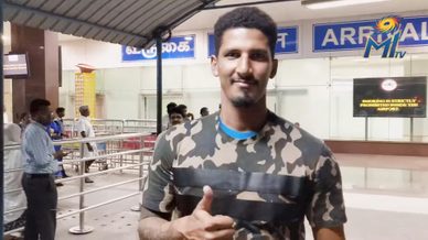 South African Pacer Beuran Hendricks Checks In | Mumbai Indians